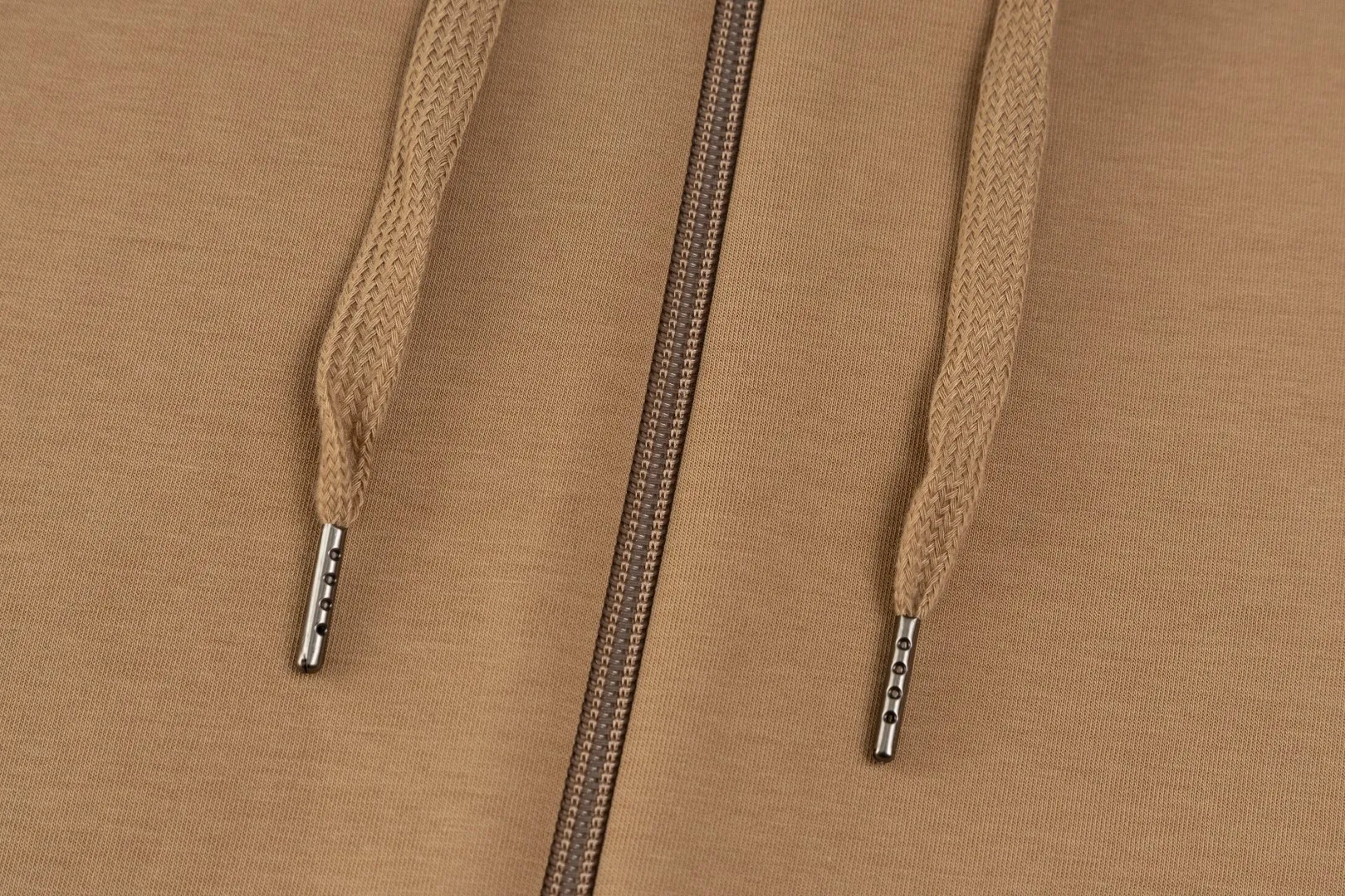 P236 #R95 Ralph Lauren/Ralph Lauren Twelve Color Pony🐎 Embroidered zipper cardigan jacket hooded sweatshirt This hooded sweatshirt is decorated with a simple style that represents Ralph Lauren. It is paired with a pony embroidery pattern, which is three-dimensional and full! The solid color fabric paired with exquisite embroidery instantly sets it off! Hooded sports design, loose and casual fit! The overall texture is very strong! Through the pictures, we can feel the thickness and texture of custom-woven and dyed threads. The workmanship is exquisite. They are shipped from major foreign trade factories. They are all made by masters with many years of experience. Everything is of high standards and requirements! Simple and versatile style ~ super delicate and soft, close to the body without being tied, all fabrics and accessories are original custom-made and of high quality! Perfectly reflects the brand’s sense of superiority! Standard cut, comfortable stretch, unrestricted movement! Highly practical, high-end and classy! Versatile style ~ can be paired with jeans or jogging pants. Ideal for transitioning from your morning commute to weekend events!  Color: Black with red label Black with white label Khaki Navy blue with red label Navy blue with white label White Light gray Dark gray Burgundy Army green Light blue Pink Size: S M L